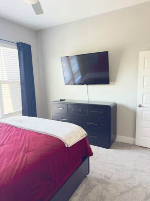 Room - A luxurious two-bedroom, two-bath just 10 minutes from downtown Atlanta. (Decatur)