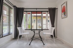 Dining - Phuket tropical bungalow with living room & kittchenette 700 meters to the beach (Phuket)