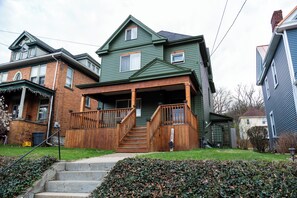 Exterior - Cozy, stylish home renovated basement near the airport! (Coraopolis)