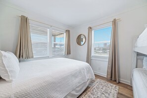2 bedrooms, iron/ironing board, free WiFi, bed sheets - Walk to Beach & Hangout | Large Porch | Sleeps 7 | Downtown Gulf Shores | BEACHBALL PROPERTIES (Gulf Shores)