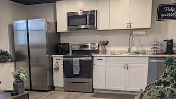 Coffee/tea maker, fridge, microwave, oven
