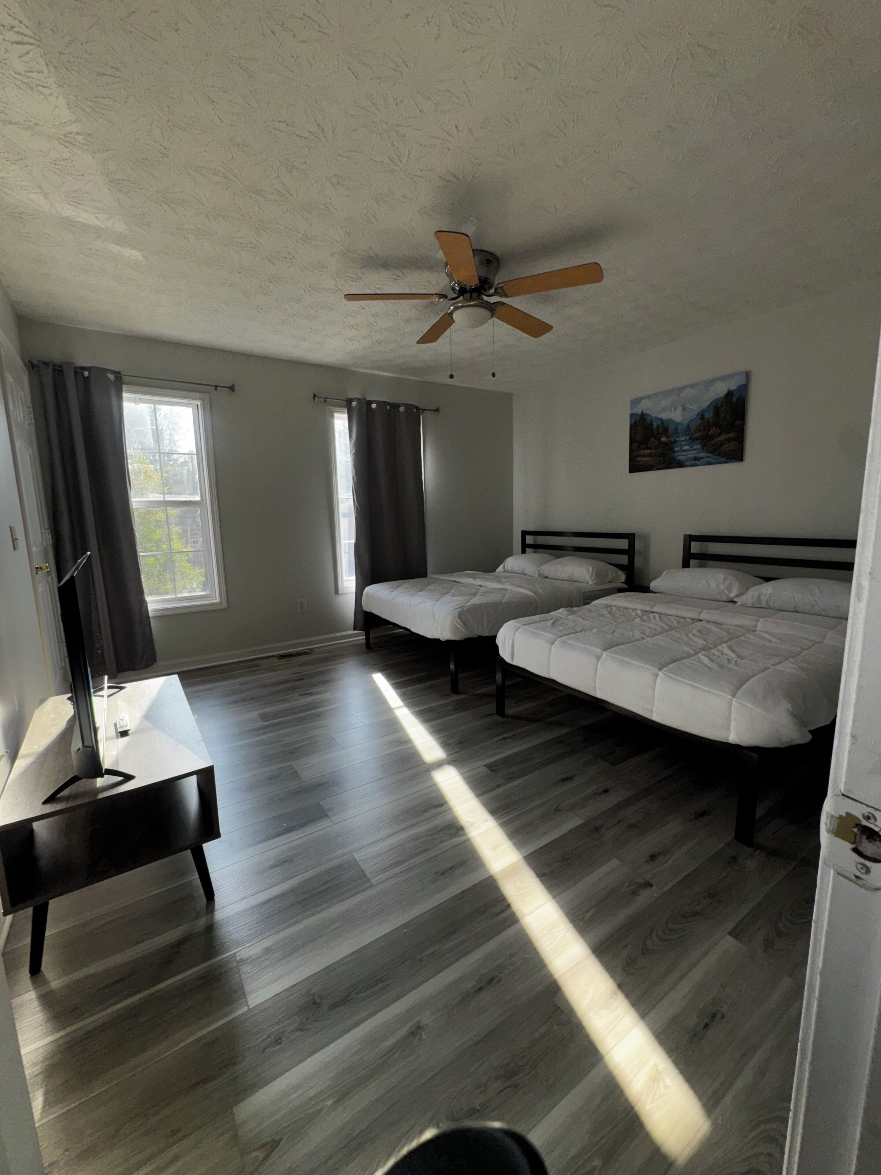 2 habitaciones, tabla de planchar con plancha y wifi gratis 