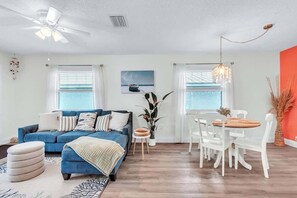 TV, video games, offices - 90 second Walk to Beach | Hot Tub and Firepit (Indian Rocks Beach)