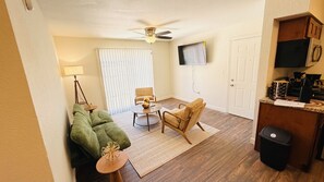 Living area - Monthly 1BR Furnished Phoenix Apt w/ Pool & Free Parking (Phoenix)
