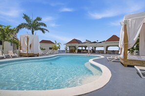 Pool - 1BR Oceanfront  Double Suite w/ Kitchenette-Dorey (Negril)