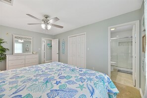 Room - Adorable 3-bedroom beach house in quiet family friendly West End of Galveston (Galveston)