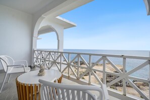 Property grounds - 1BR Modern Oceanfront Loft w/ Kitchenette - Syd’s Too (Negril)