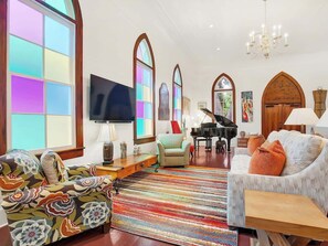 TV, offices - Award-Winning Historic Church Retreat in Savannah (Savannah)