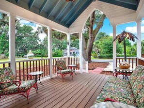 Terrace/patio - Award-Winning Historic Church Retreat in Savannah (Savannah)
