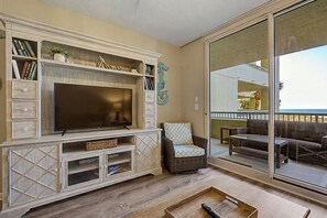 Living area - Beach Club 3BR · Renovated · No Elevator Wait (Gulf Shores)