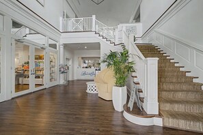 Lobby - Beach Club 3BR · Renovated · No Elevator Wait (Gulf Shores)