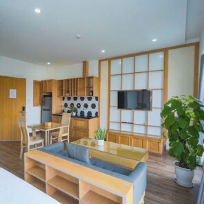 Deluxe Double Room, Kitchenette | Interior - Minh Hung Apartment & Hotel (Da Nang)