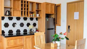 Chambre Double Luxe, balcon, vue ville | Restauration