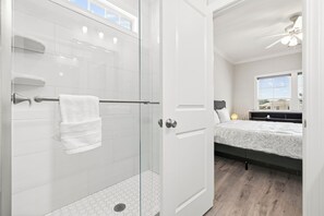 Shower, hair dryer, towels - Coastal Clubhouse - Pet-Friendly 4BR w/ Private Pool (Walk to Beach!) (North Myrtle Beach)
