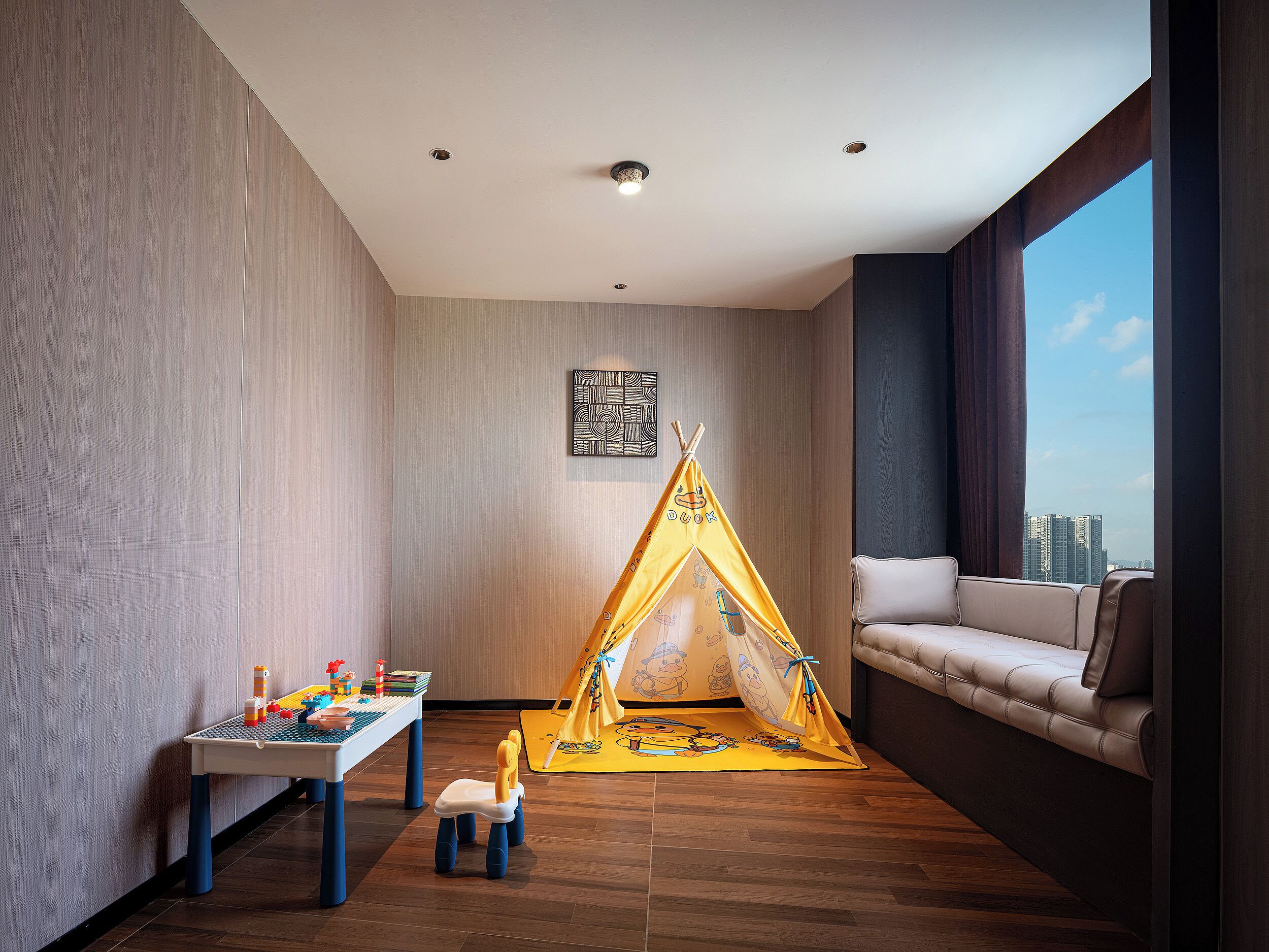Family Suite, City View | Children's area