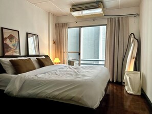 Room - Spacious Asoke Condo + Office, 50m to BTS Asoke & MRT Sukhumvit (Krung Thep Maha Nakhon)