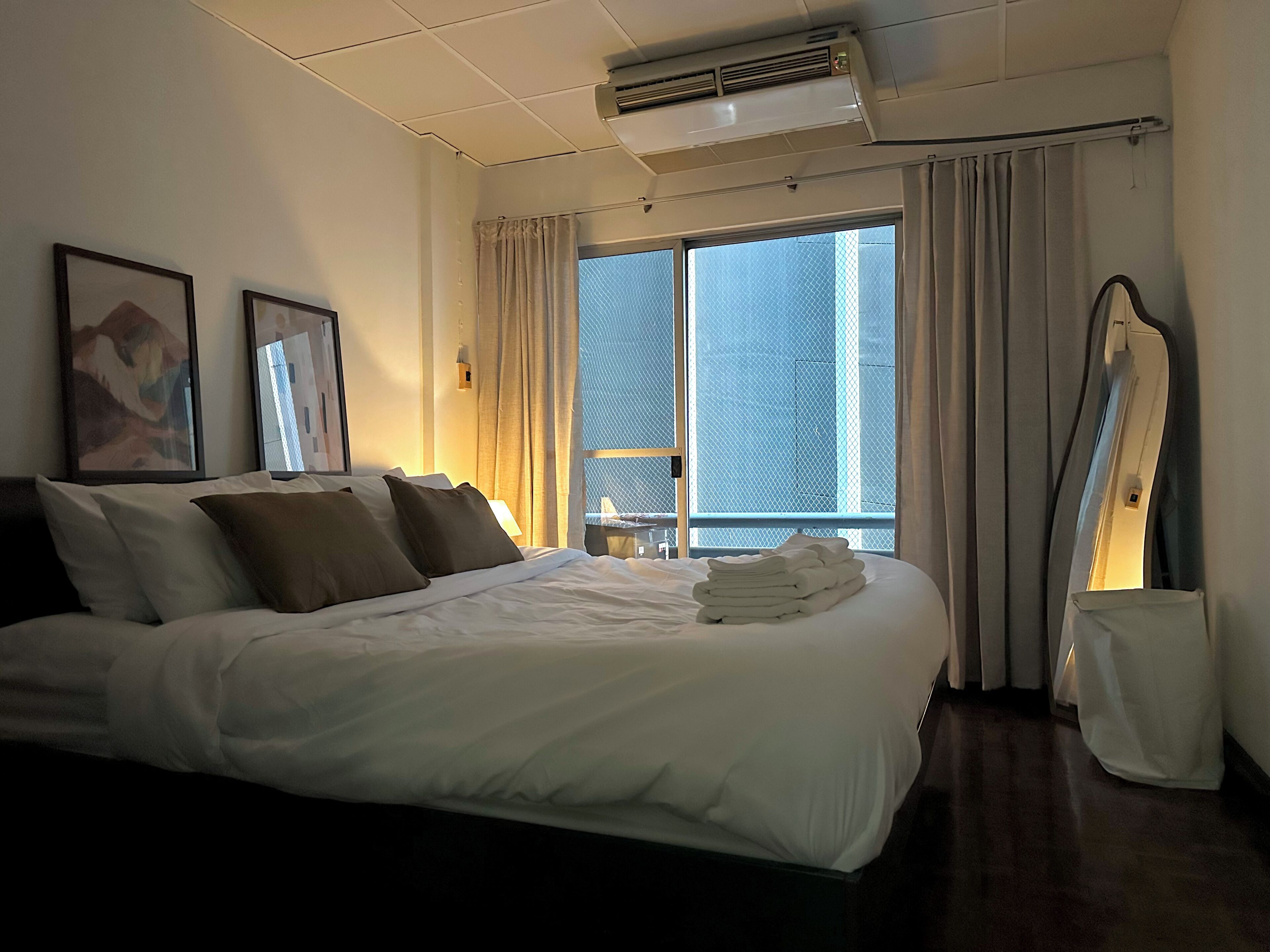 1 bedroom, desk, iron/ironing board, WiFi