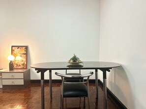 Dining - Spacious Asoke Condo + Office, 50m to BTS Asoke & MRT Sukhumvit (Krung Thep Maha Nakhon)