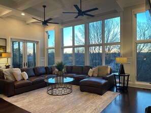 Living area - Entertainers Dream (Parkville)