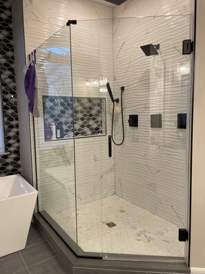 Bathroom - Entertainers Dream (Parkville)