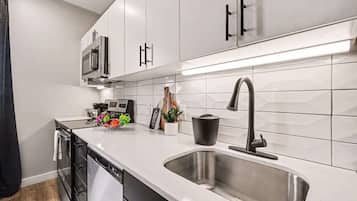 Coffee/tea maker, fridge, microwave, oven