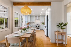 Fridge, microwave, oven, stovetop - Newly Remodeled Coastal Cottage Steps to Beach (San Diego)