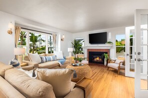 TV, fireplace, offices - Newly Remodeled Coastal Cottage Steps to Beach (San Diego)