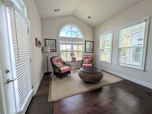 Living area - 4 Bedroom creek view home with access to great amenities - Dog Friendly! (Ocean View)