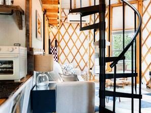 Smart TV, fireplace - Starlight Yurt- A Romantic Stay w/ Hot Tub Views (Fancy Gap)