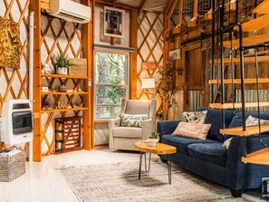 Smart TV y chimenea 