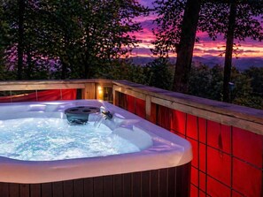 Outdoor spa tub - Simply Serenity Yurt- Magical Getaway w/ Hot Tub (Fancy Gap)