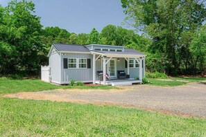 Exterior - Starry Snug - A Romantic & Relaxing Getaway (Hillsville)