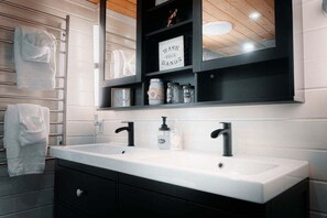 Bathroom - Starry Snug - A Romantic & Relaxing Getaway (Hillsville)