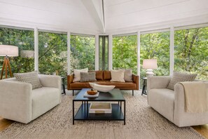 Living area - The Enchanted Nook- Romantic Retreat (Hillsville)