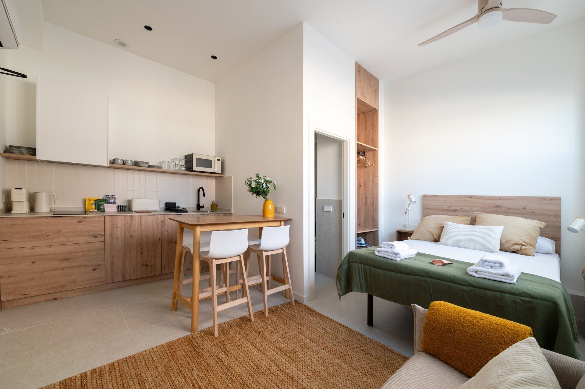 Iron/ironing board, internet, bed sheets