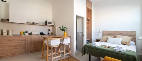 Iron/ironing board, internet, bed sheets