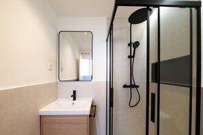 Shower, hair dryer, towels - GuestReady - Estudio super acogedor en Madrid (Madrid)