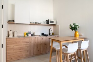 Fridge, microwave, coffee/tea maker - GuestReady - Estudio super acogedor en Madrid (Madrid)