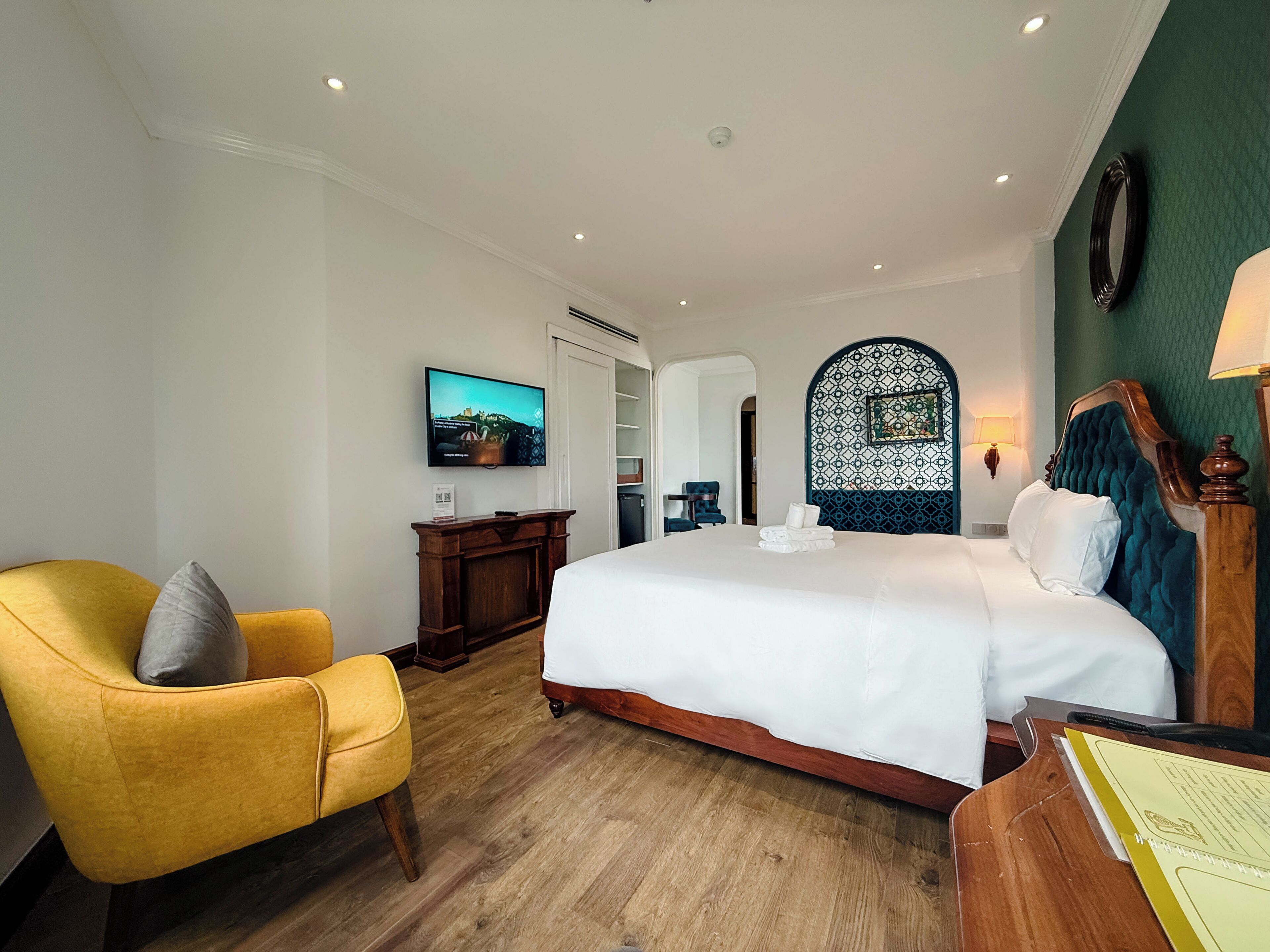 Signature Studio Suite, River View