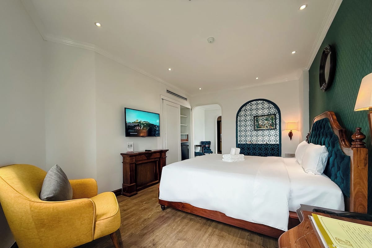 Signature Studio Suite, River View