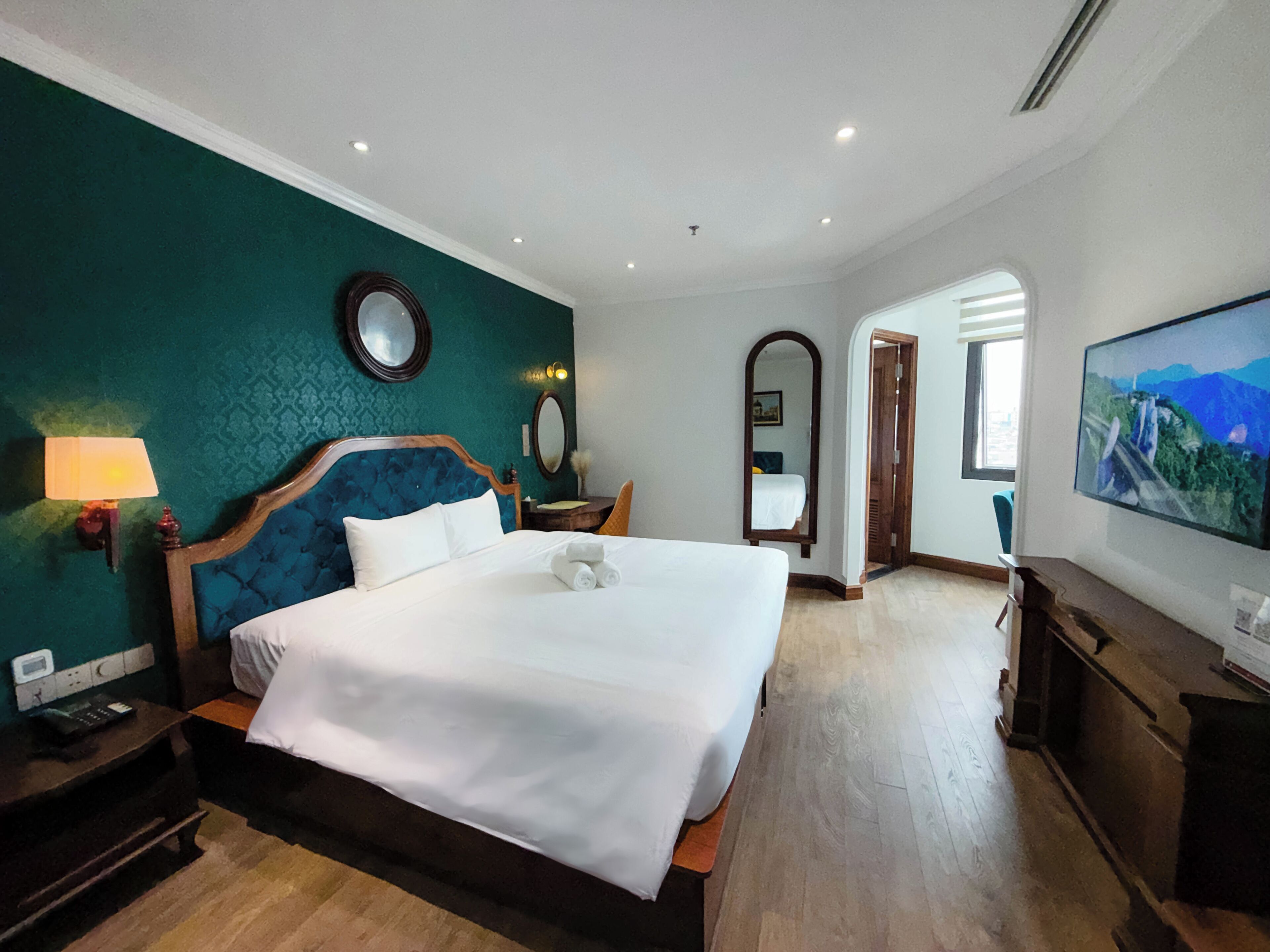 Signature Studio Suite, City View