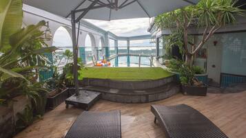 Kolam renang outdoor