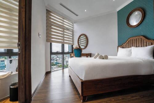Quadrupla familiare, 2 camere da letto, vista fiume | Minibar, una scrivania, postazione laptop, tende oscuranti
