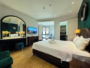 Phòng đôi Deluxe, quang cảnh thành phố | Minibar, bàn, khu vực làm việc phù hợp cho laptop, màn/rèm cản sáng 