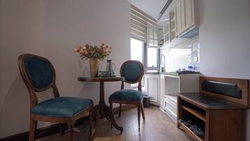 Chambre Double Standard | Minibar, bureau, espace de travail pour ordinateur portable
