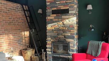 Chalet, 3 chambres, balcon | Coin séjour