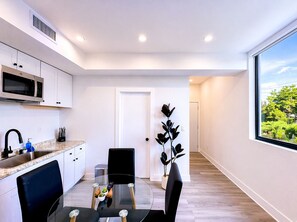 Private kitchen - Havana Studio Suite Near Brickell & Close to Miami Beach (Miami)