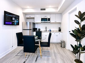 Dining - Havana Studio Suite Near Brickell & Close to Miami Beach (Miami)