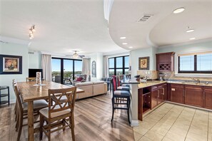 Interior - Enjoy the best of Destin at the Harbor Lookout by Rockstar Retreats! (Destin)