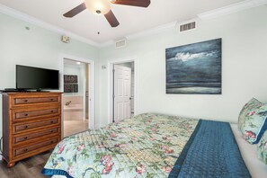 3 bedrooms, free WiFi, bed sheets - Enjoy the best of Destin at the Harbor Lookout by Rockstar Retreats! (Destin)